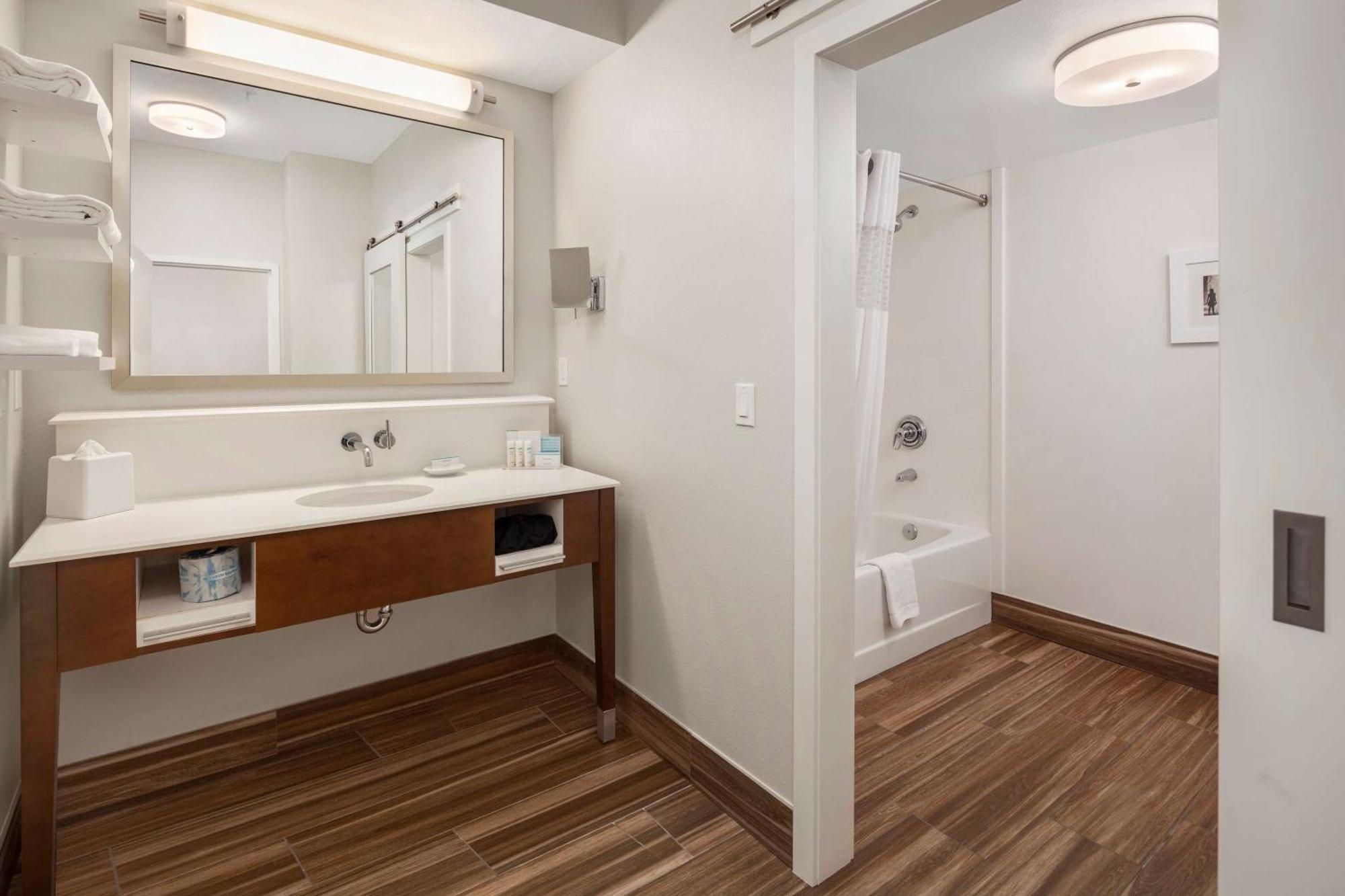 Hampton Inn & Suites Seattle North/Lynnwood Extérieur photo