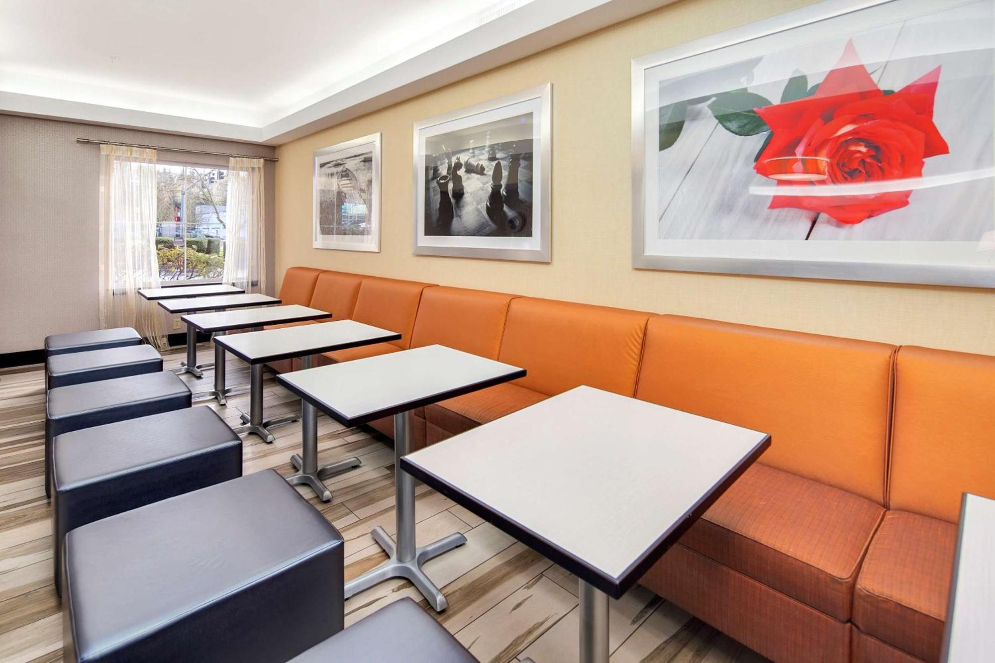 Hampton Inn & Suites Seattle North/Lynnwood Extérieur photo